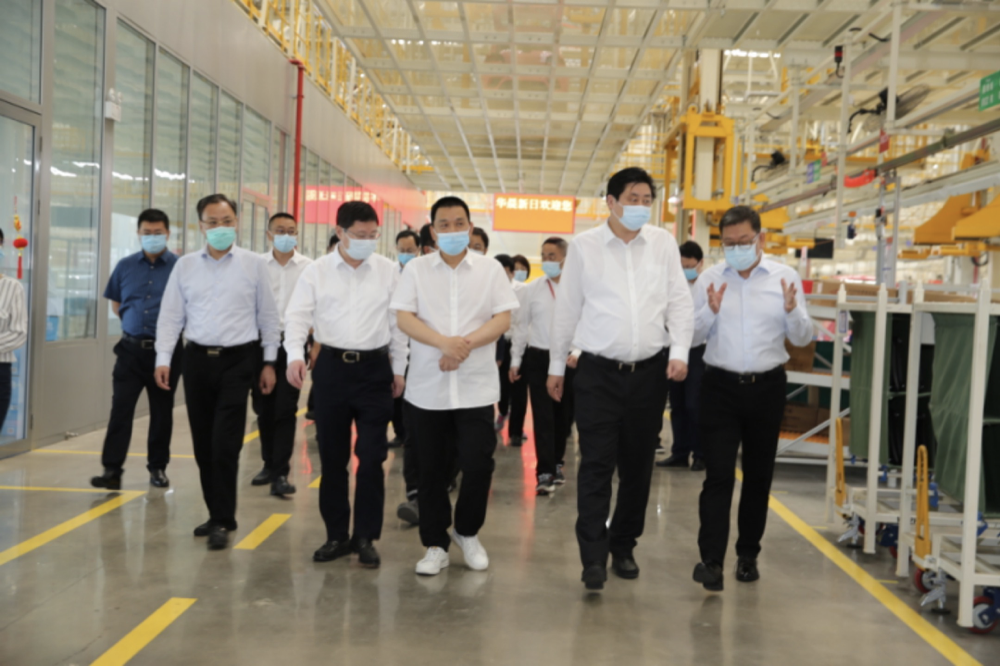 無錫市市長(zhǎng)趙建軍調(diào)研華晨新日疫情防控及復(fù)工復(fù)產(chǎn)情況